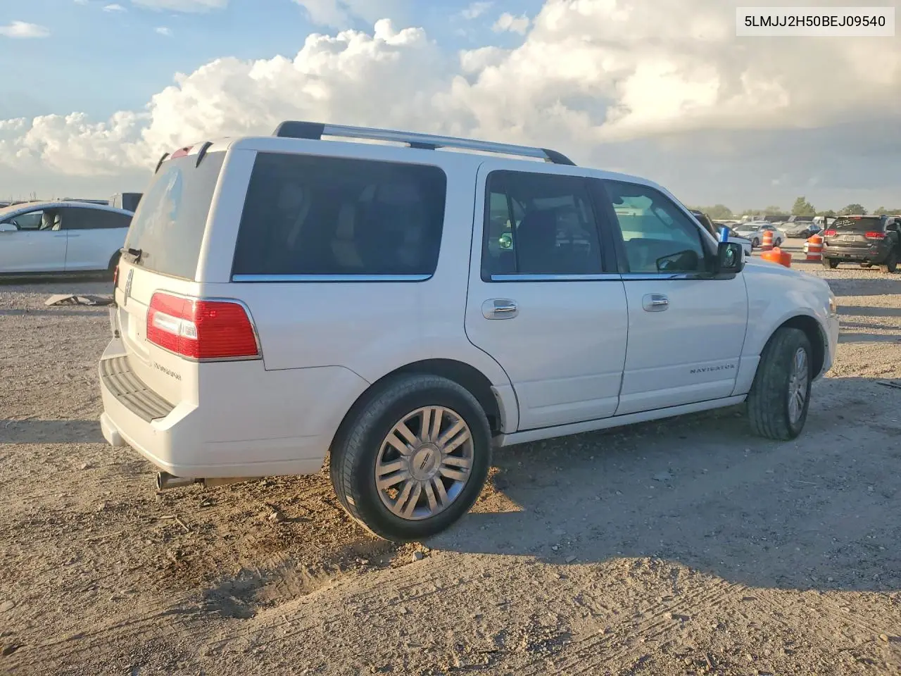 2011 LINCOLN NAVIGATOR VIN 5LMJJ2H50BEJ09540 — фото 3