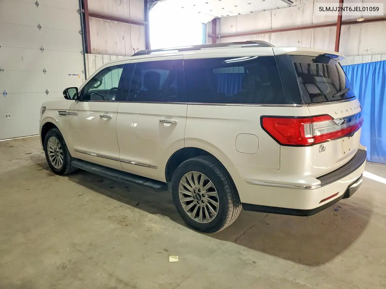 2018 LINCOLN NAVIGATOR VIN 5LMJJ2NT6JEL01059 — фото 2