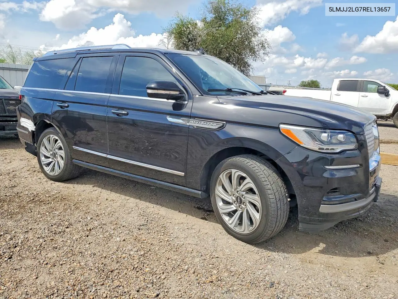 2024 LINCOLN NAVIGATOR VIN 5LMJJ2LG7REL13657 — фото 4