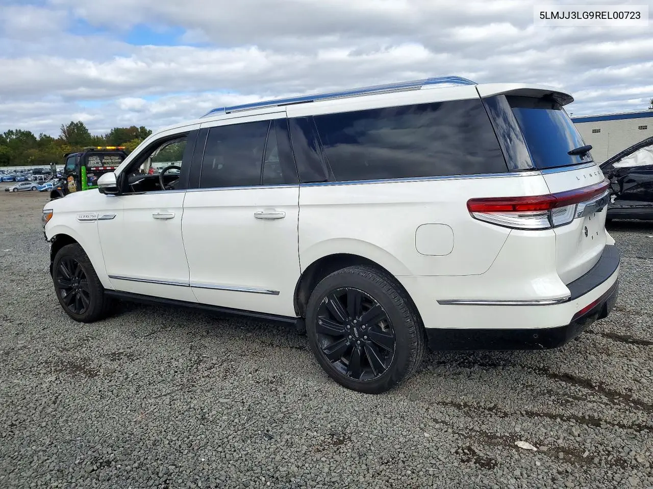 2024 LINCOLN NAVIGATOR VIN 5LMJJ3LG9REL00723 — фото 2