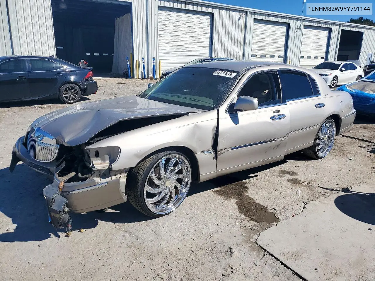 LINCOLN TOWN CAR 2000, VIN 1LNHM82W9YY791144