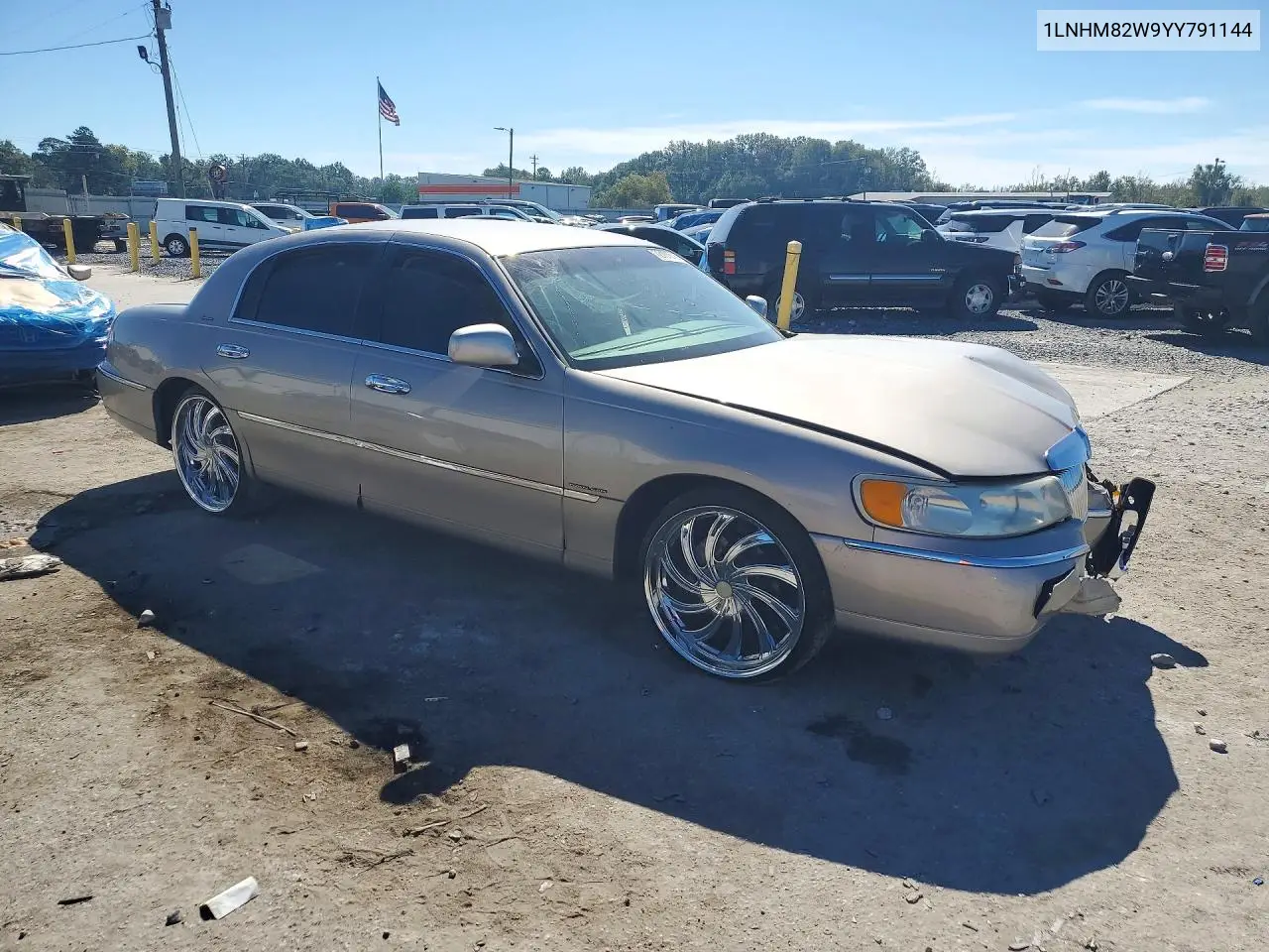 2000 LINCOLN TOWN CAR VIN 1LNHM82W9YY791144 — фото 4