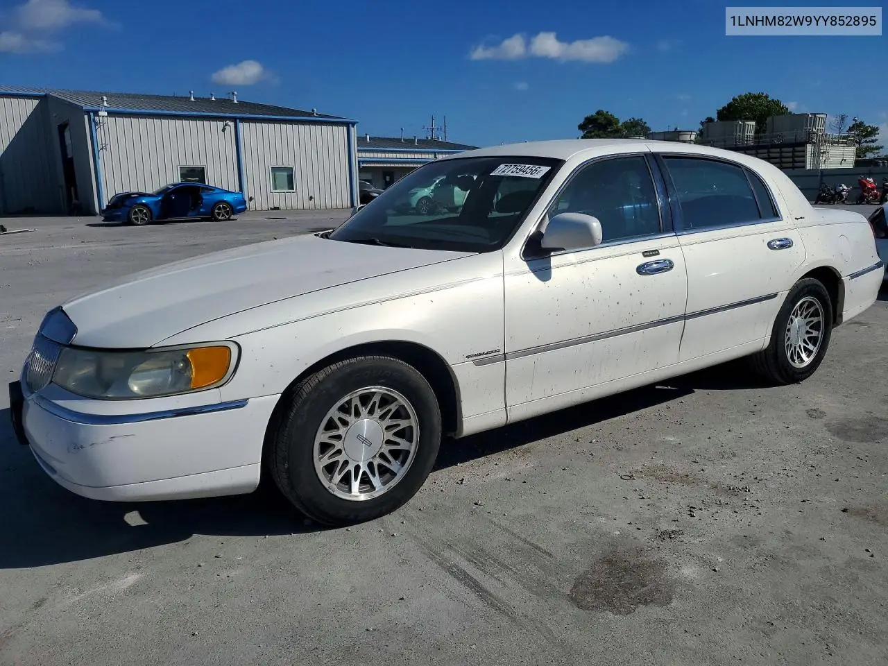 LINCOLN TOWN CAR 2000, VIN 1LNHM82W9YY852895