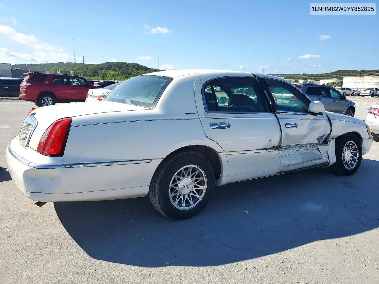 2000 LINCOLN TOWN CAR VIN 1LNHM82W9YY852895 — фото 3