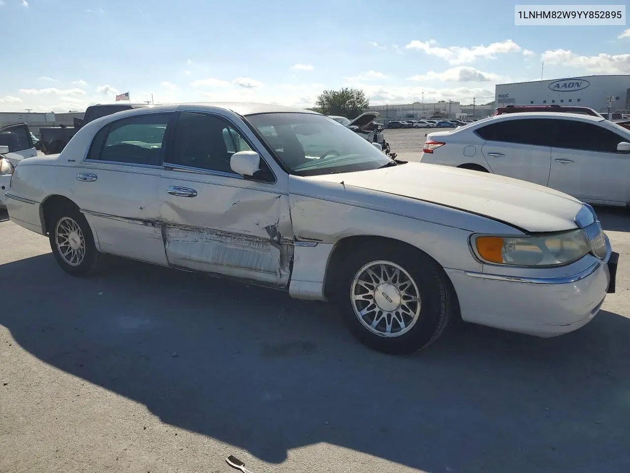 2000 LINCOLN TOWN CAR VIN 1LNHM82W9YY852895 — фото 4