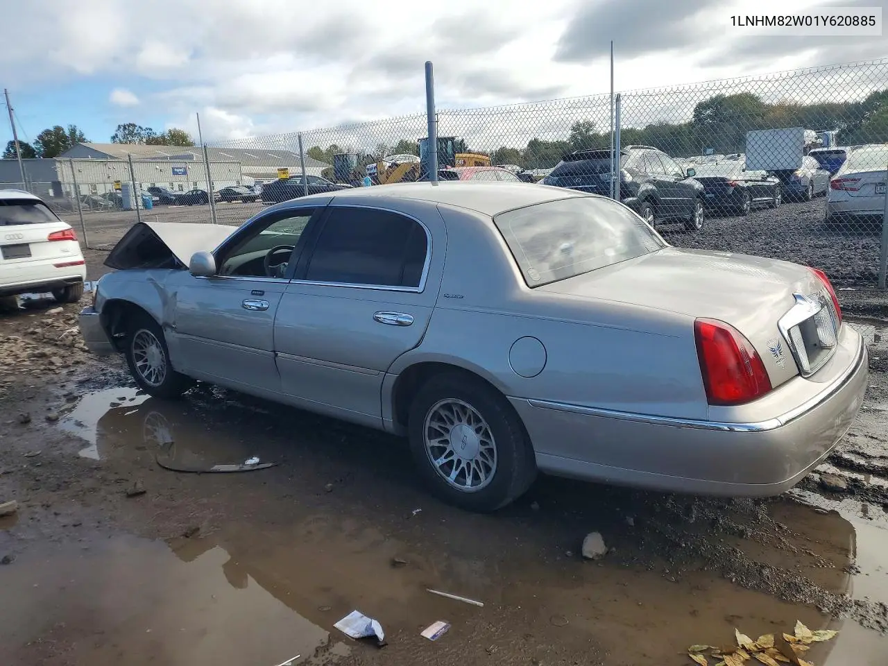 2001 LINCOLN TOWN CAR VIN 1LNHM82W01Y620885 — фото 2