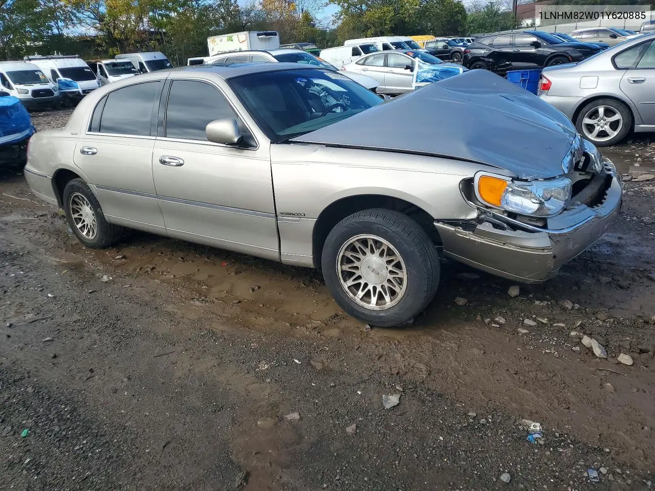 2001 LINCOLN TOWN CAR VIN 1LNHM82W01Y620885 — фото 4