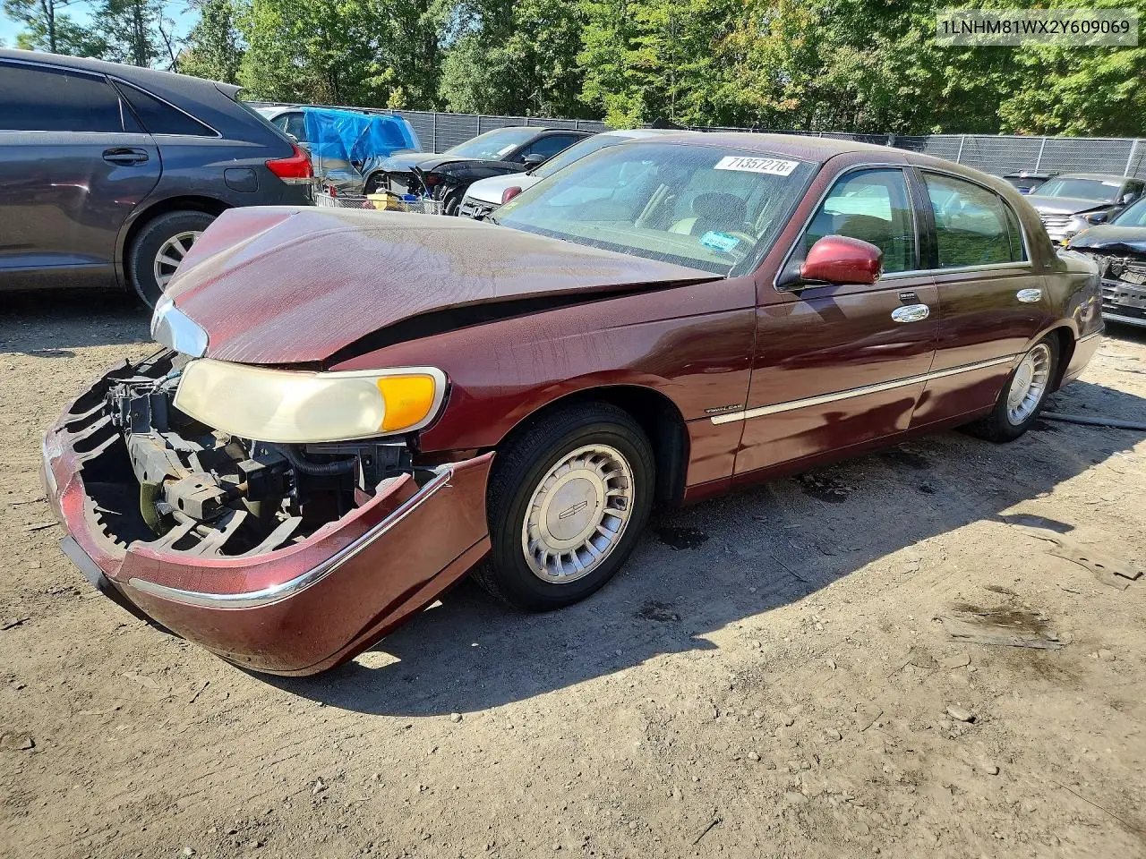 LINCOLN TOWN CAR 2002, VIN 1LNHM81WX2Y609069