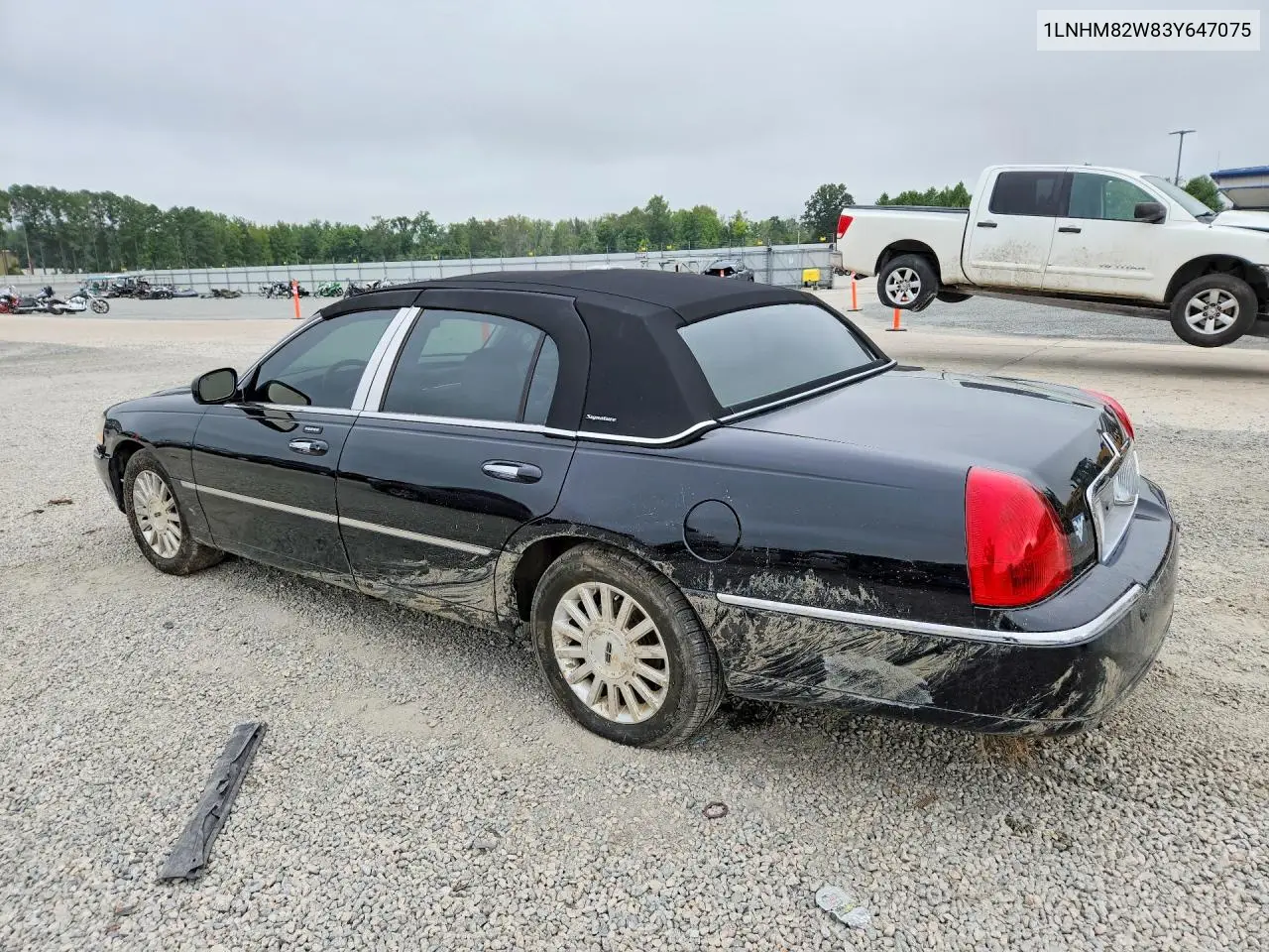 2003 LINCOLN TOWN CAR VIN 1LNHM82W83Y647075 — фото 2