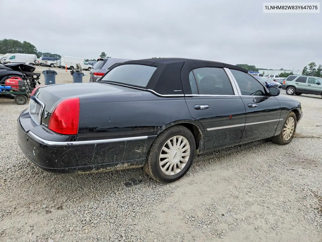 2003 LINCOLN TOWN CAR VIN 1LNHM82W83Y647075 — фото 3