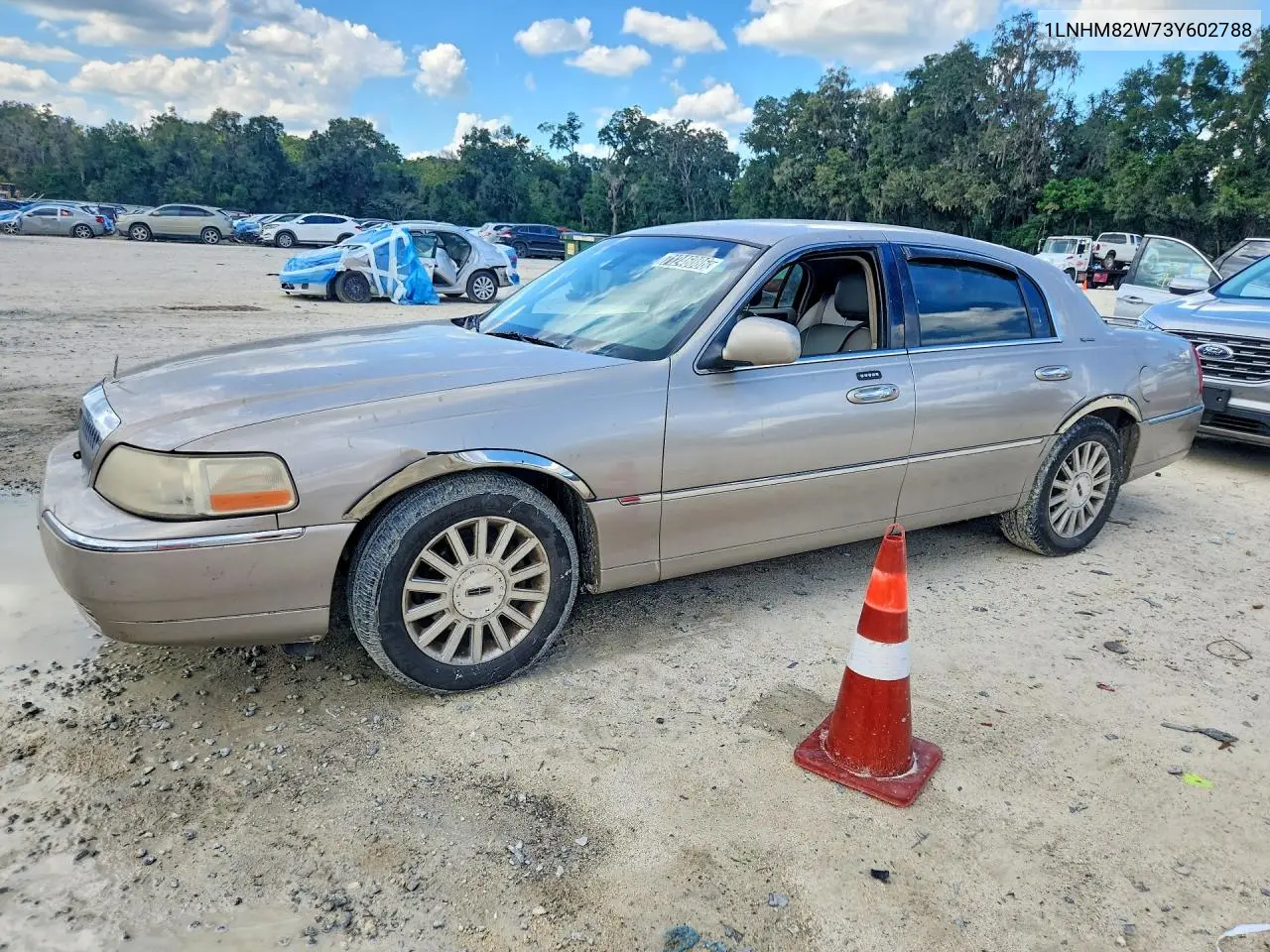 LINCOLN TOWN CAR 2003, VIN 1LNHM82W73Y602788