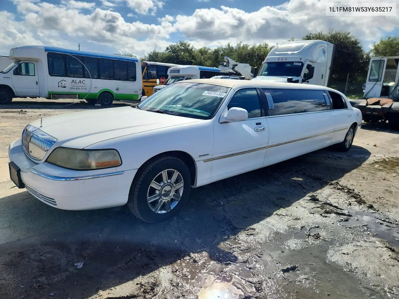 LINCOLN TOWN CAR 2003, VIN 1L1FM81W53Y635217