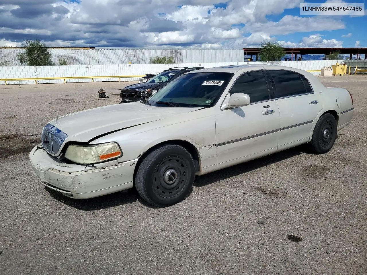 LINCOLN TOWN CAR 2004, VIN 1LNHM83W54Y647485