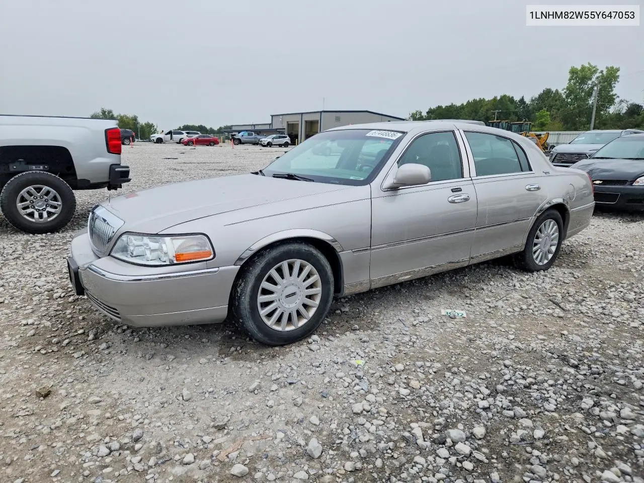 LINCOLN TOWN CAR 2005, VIN 1LNHM82W55Y647053