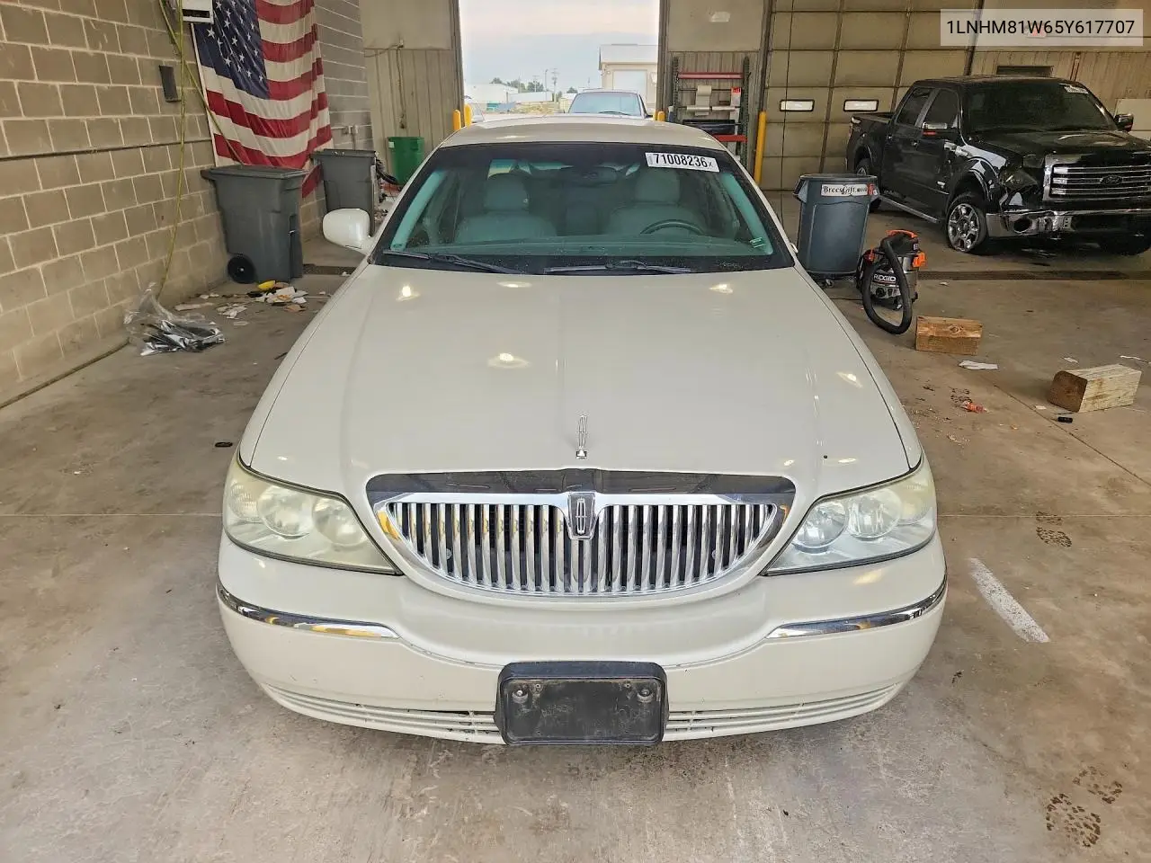 2005 LINCOLN TOWN CAR VIN 1LNHM81W65Y617707 — фото 5