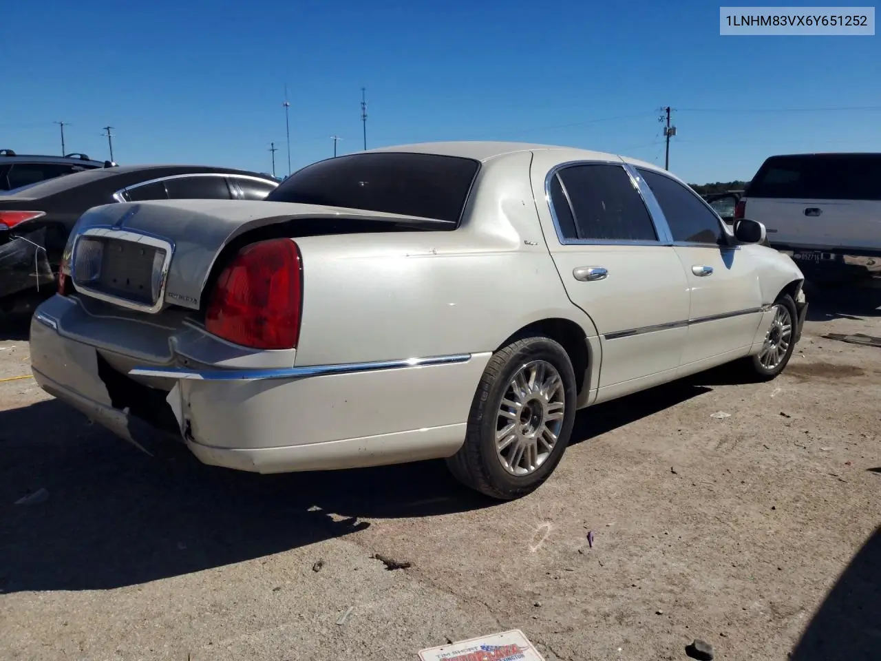 2006 LINCOLN TOWN CAR VIN 1LNHM83VX6Y651252 — фото 3