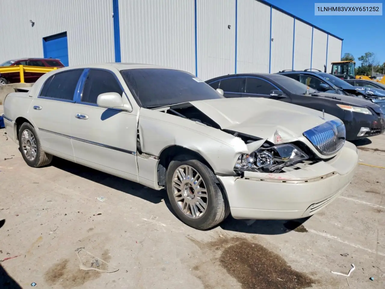 2006 LINCOLN TOWN CAR VIN 1LNHM83VX6Y651252 — фото 4