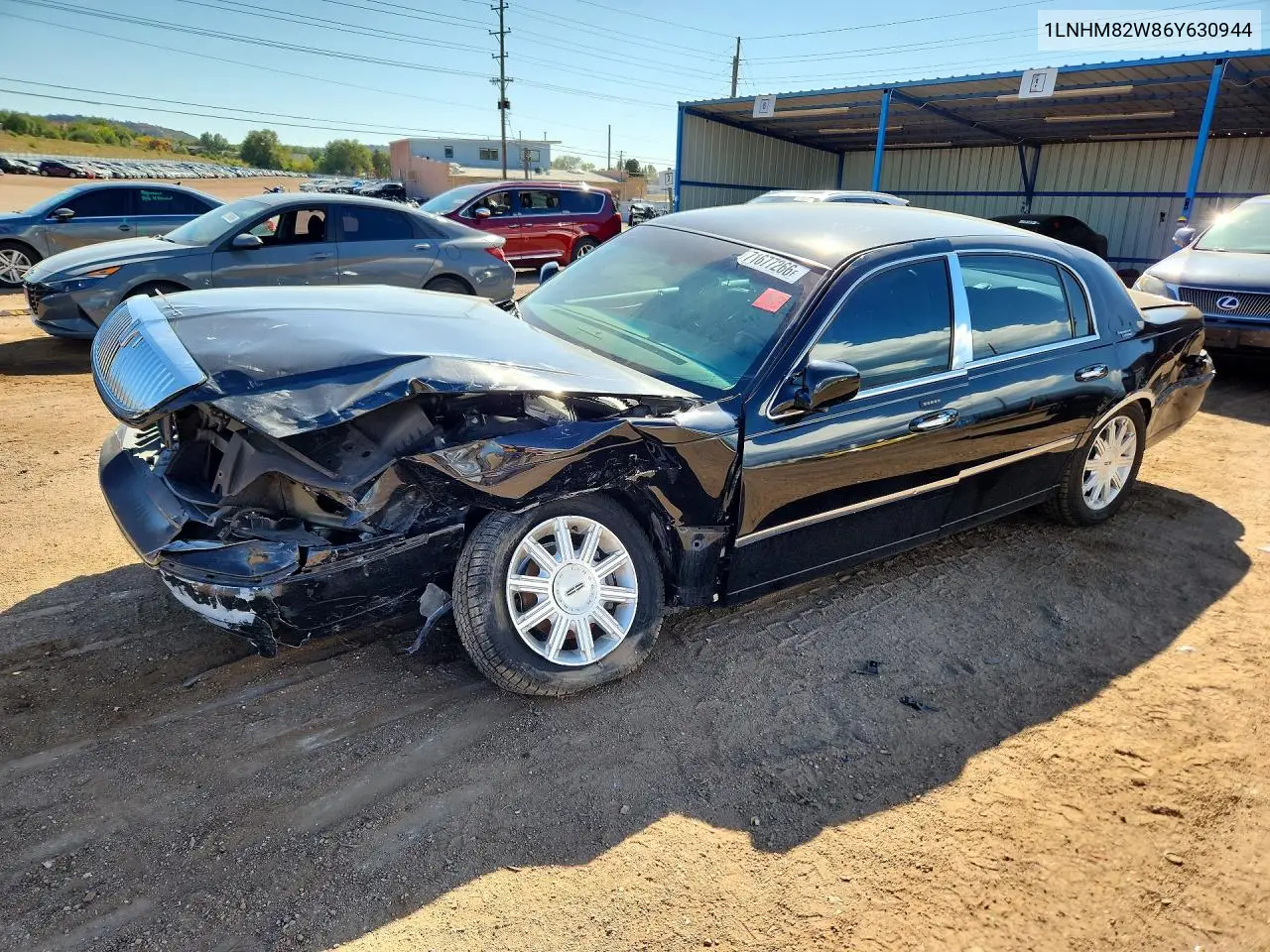 LINCOLN TOWN CAR 2006, VIN 1LNHM82W86Y630944