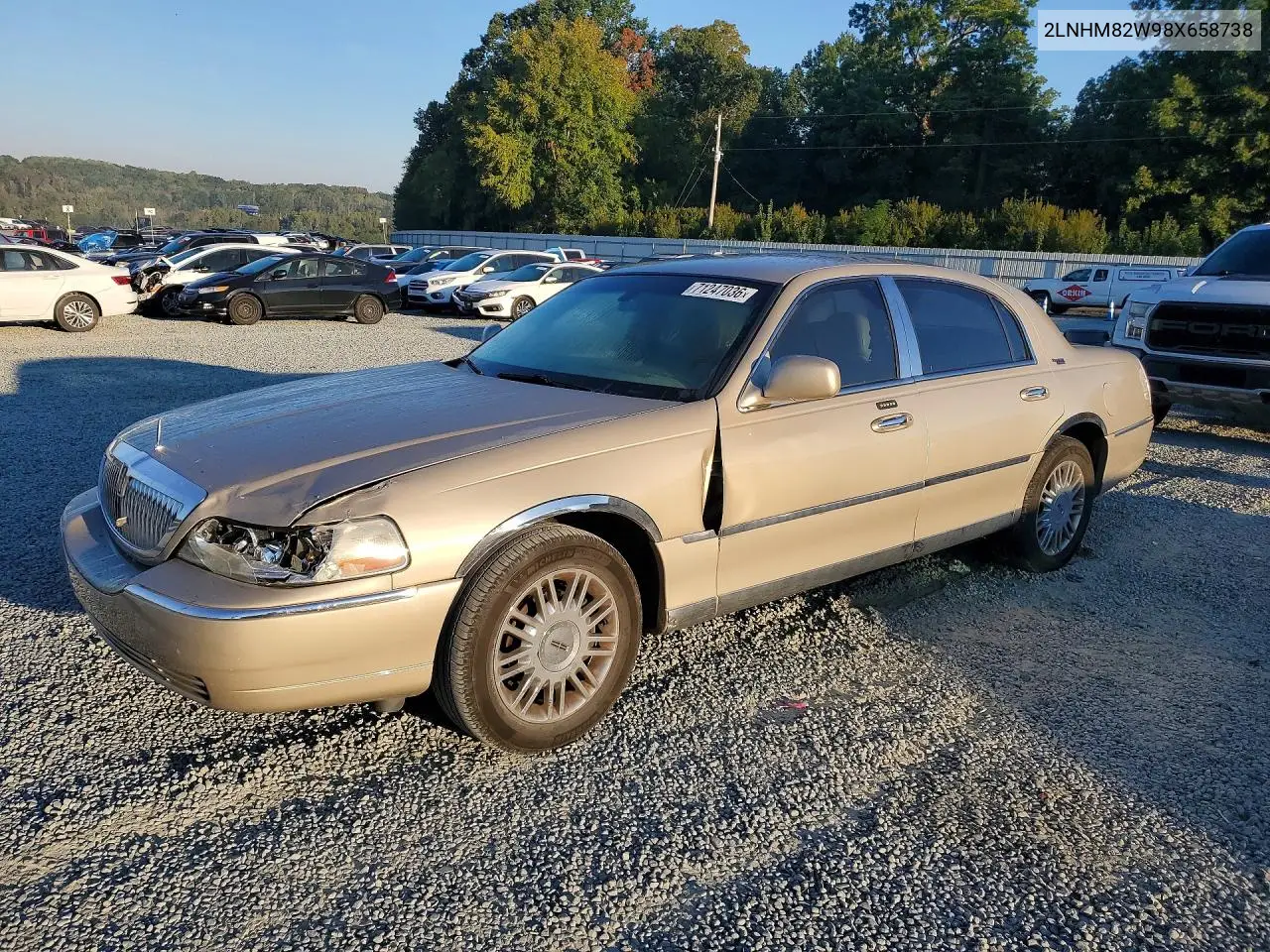 LINCOLN TOWN CAR 2008, VIN 2LNHM82W98X658738