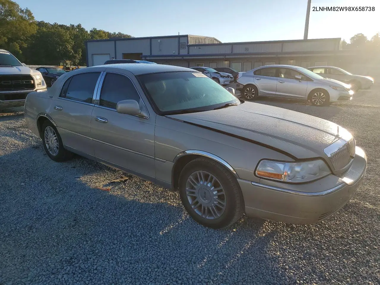 2008 LINCOLN TOWN CAR VIN 2LNHM82W98X658738 — фото 4