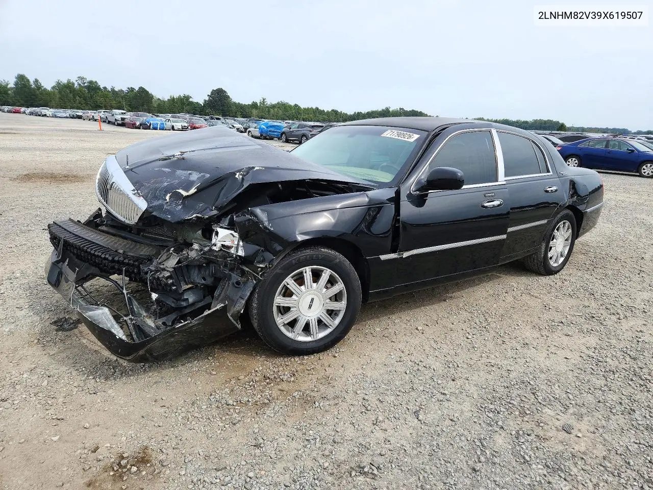 LINCOLN TOWN CAR 2009, VIN 2LNHM82V39X619507