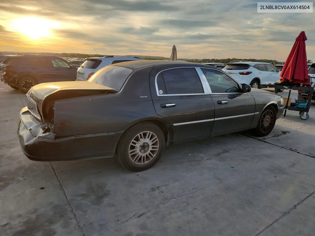 2010 LINCOLN TOWN CAR VIN 2LNBL8CV0AX614504 — фото 3