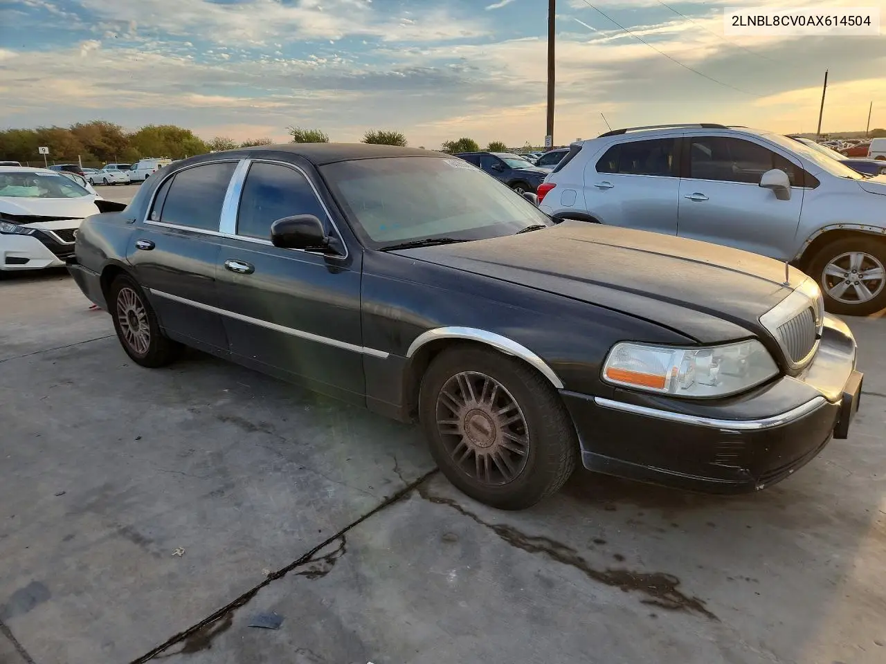 2010 LINCOLN TOWN CAR VIN 2LNBL8CV0AX614504 — фото 4