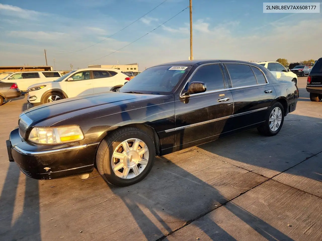 LINCOLN TOWN CAR 2010, VIN 2LNBL8EV7AX608177