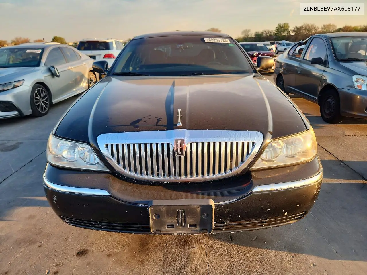 2010 LINCOLN TOWN CAR VIN 2LNBL8EV7AX608177 — фото 5