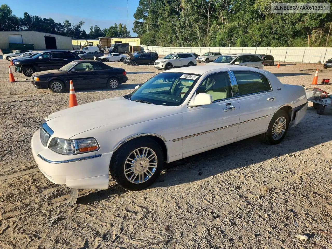 LINCOLN TOWN CAR 2010, VIN 2LNBL8CV7AX613351