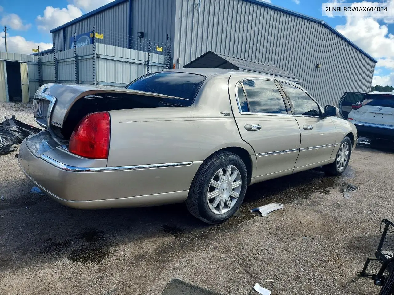 2010 LINCOLN TOWN CAR VIN 2LNBL8CV0AX604054 — фото 3