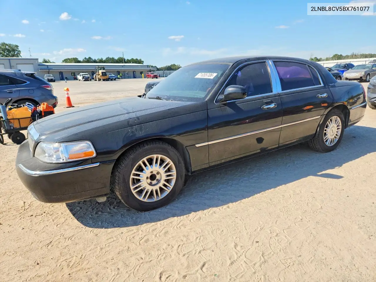 LINCOLN TOWN CAR 2011, VIN 2LNBL8CV5BX761077