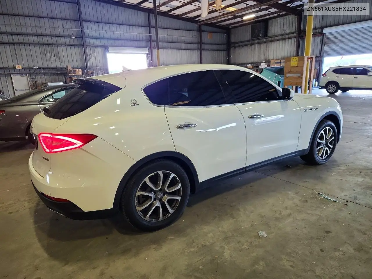 2018 MASERATI LEVANTE VIN ZN661XUS5HX221834 — фото 3