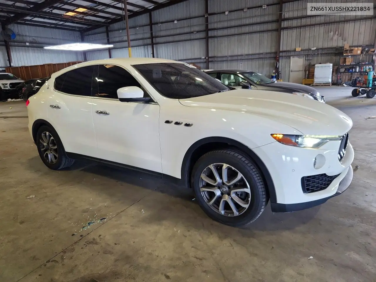 2018 MASERATI LEVANTE VIN ZN661XUS5HX221834 — фото 4