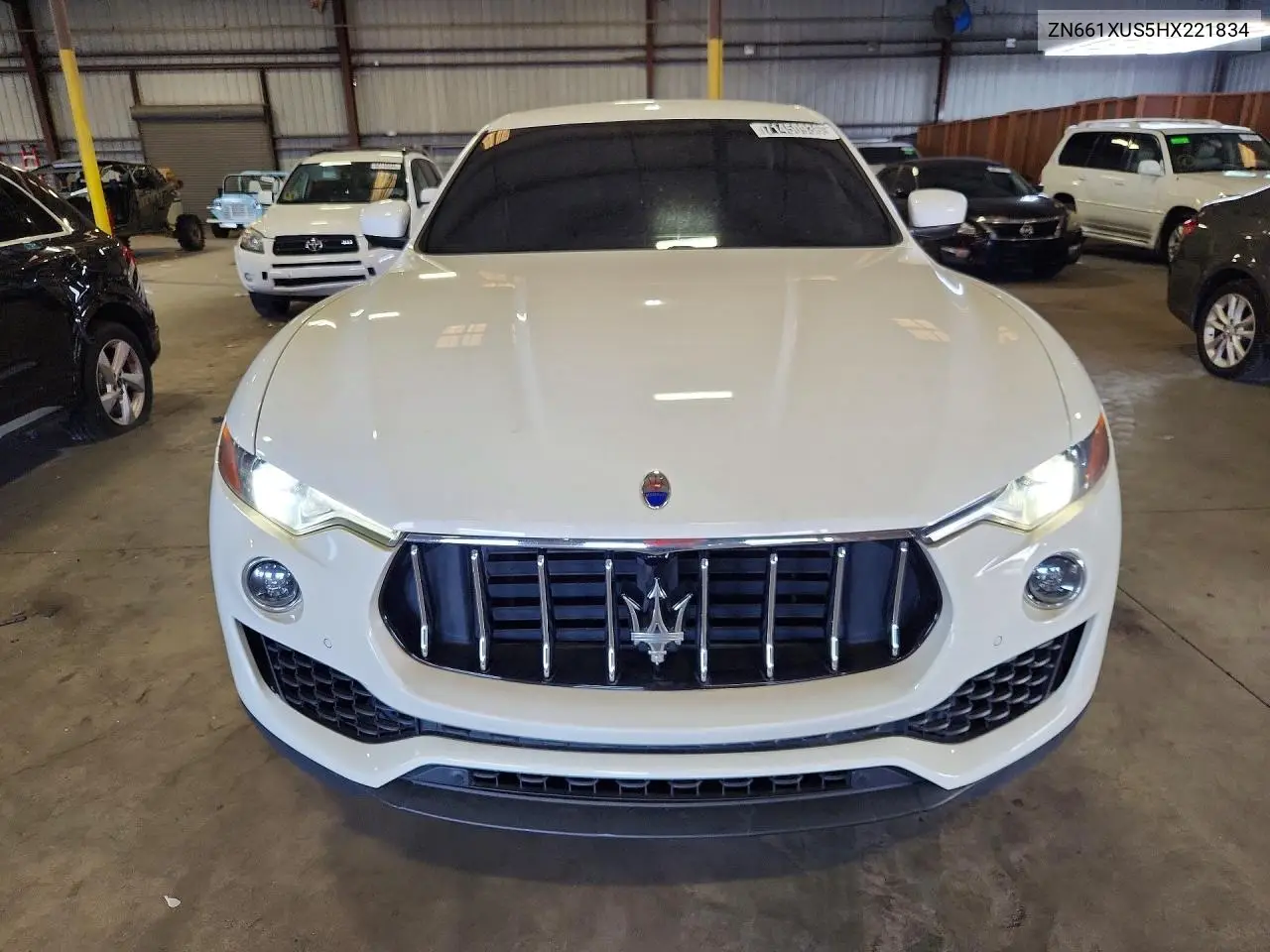 2018 MASERATI LEVANTE VIN ZN661XUS5HX221834 — фото 5