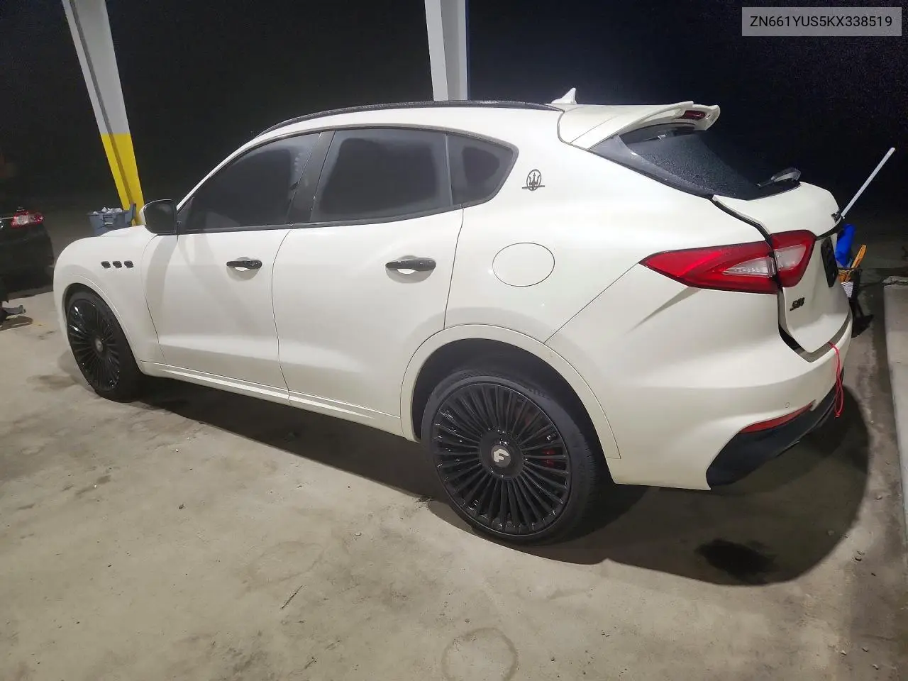 2019 MASERATI LEVANTE VIN ZN661YUS5KX338519 — фото 2