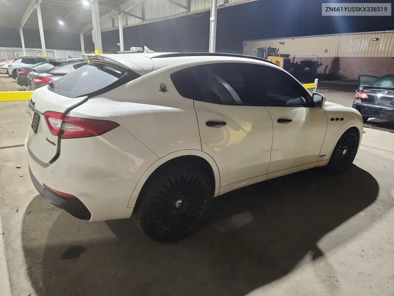 2019 MASERATI LEVANTE VIN ZN661YUS5KX338519 — фото 3