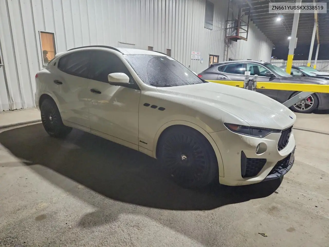 2019 MASERATI LEVANTE VIN ZN661YUS5KX338519 — фото 4