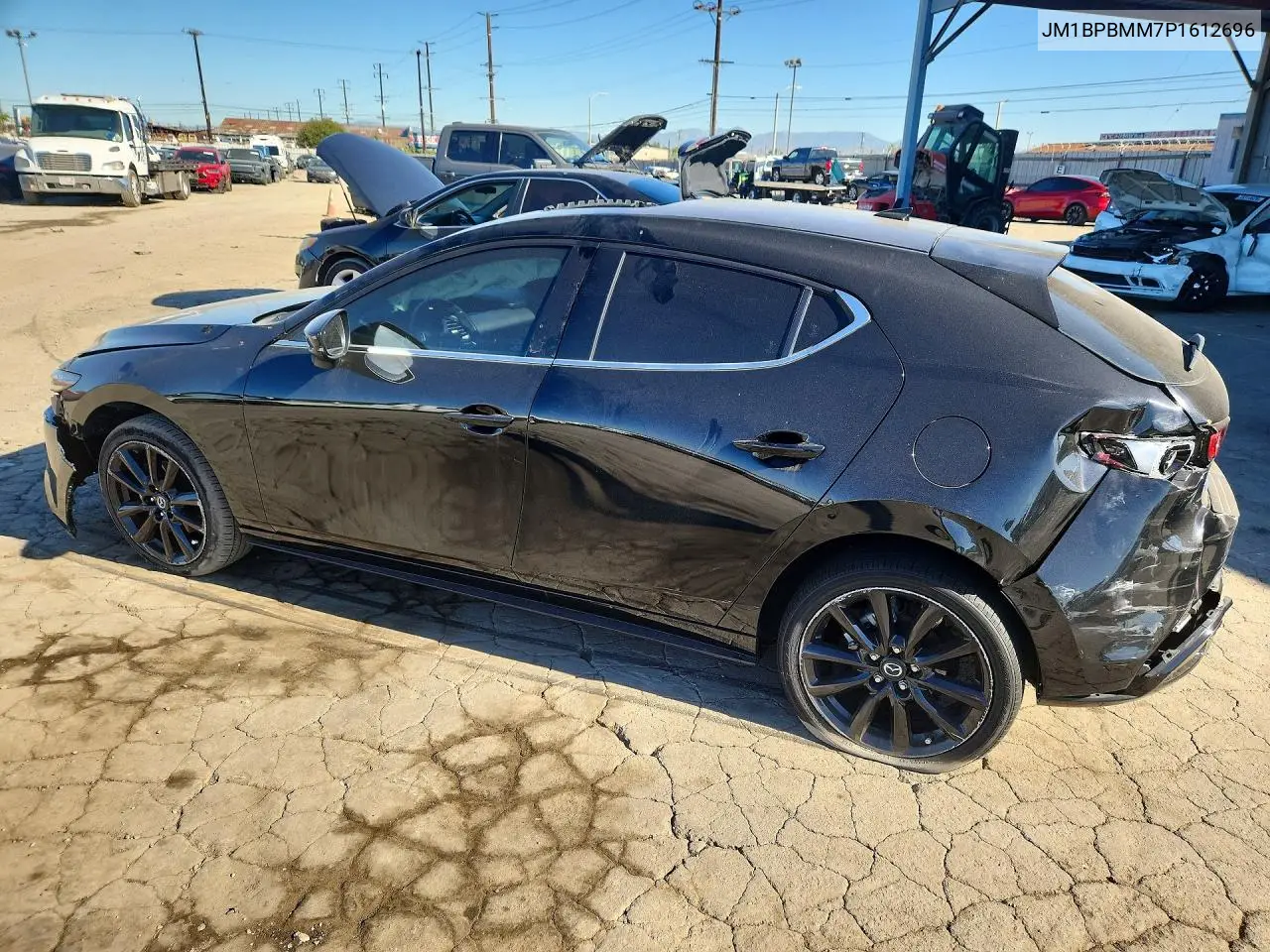 2023 MAZDA 3 VIN JM1BPBMM7P1612696 — фото 2