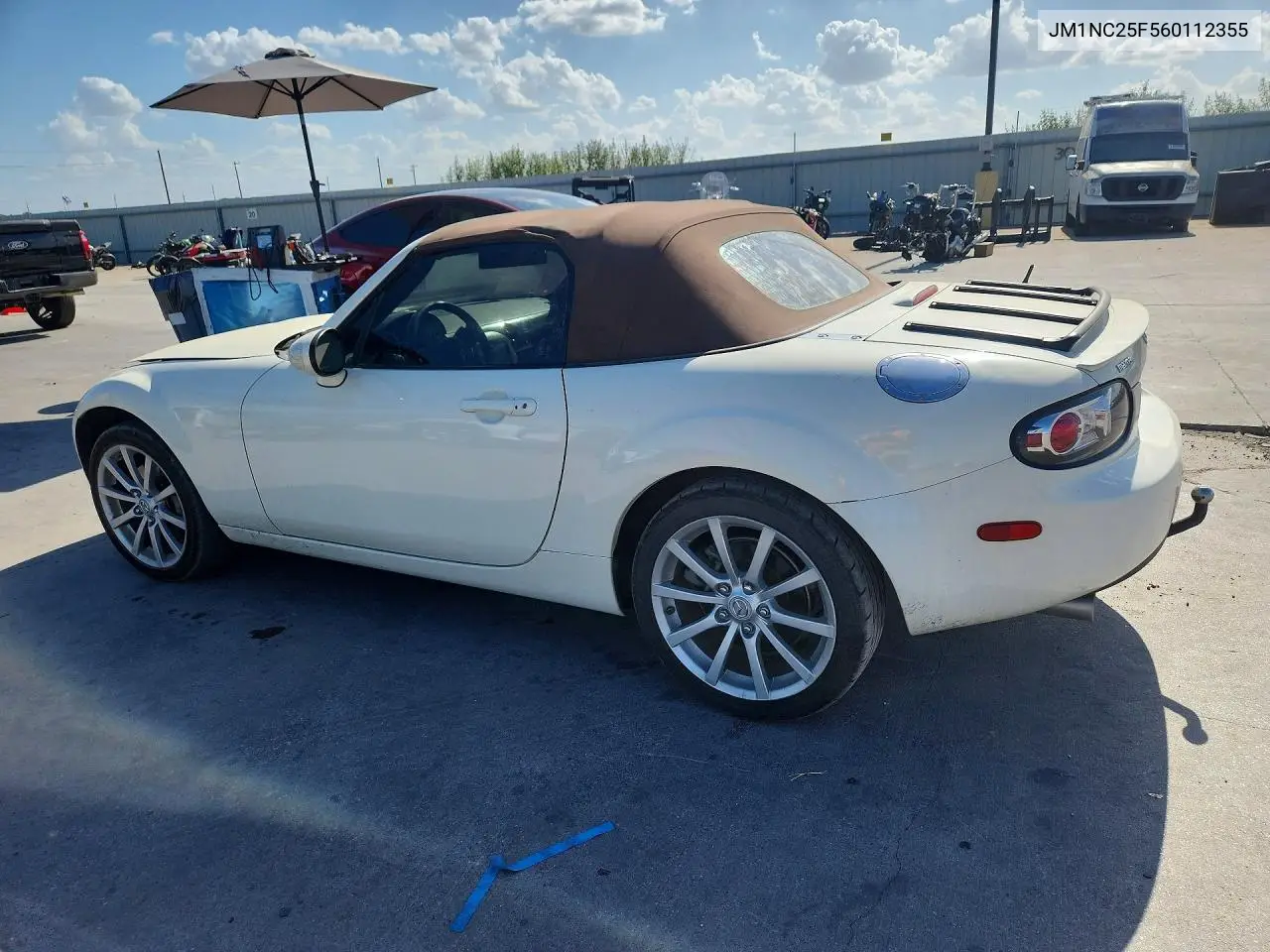 2006 MAZDA MX-5 VIN JM1NC25F560112355 — фото 2