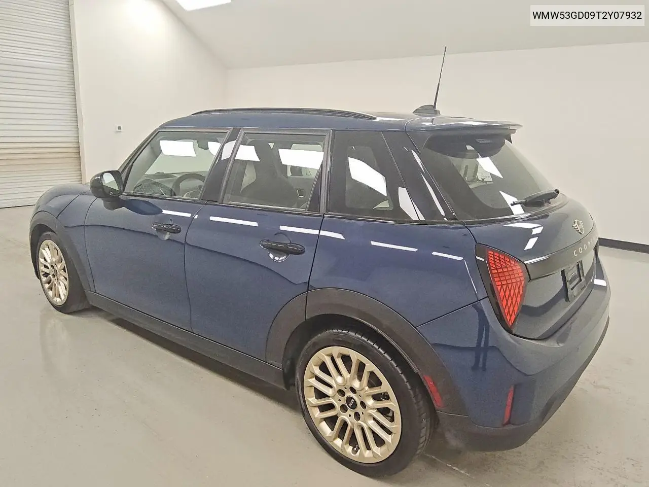 2026 MINI COOPER VIN WMW53GD09T2Y07932 — фото 2