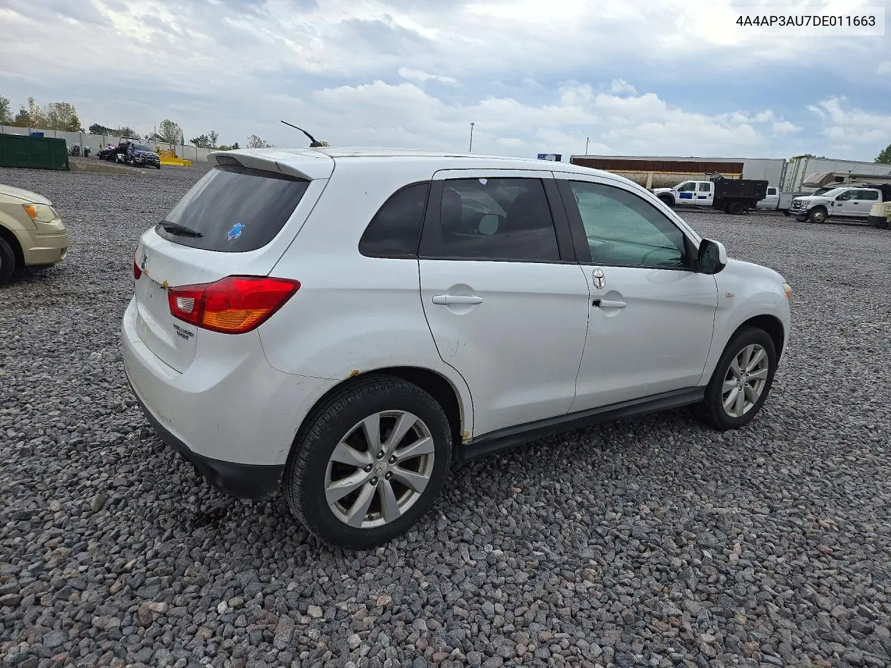 2013 MITSUBISHI OUTLANDER VIN 4A4AP3AU7DE011663 — фото 3