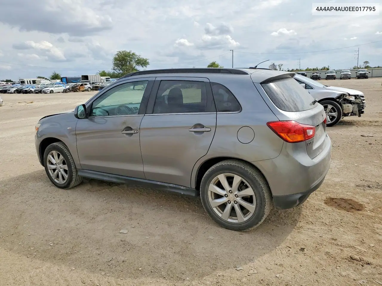 2014 MITSUBISHI OUTLANDER VIN 4A4AP4AU0EE017795 — фото 2