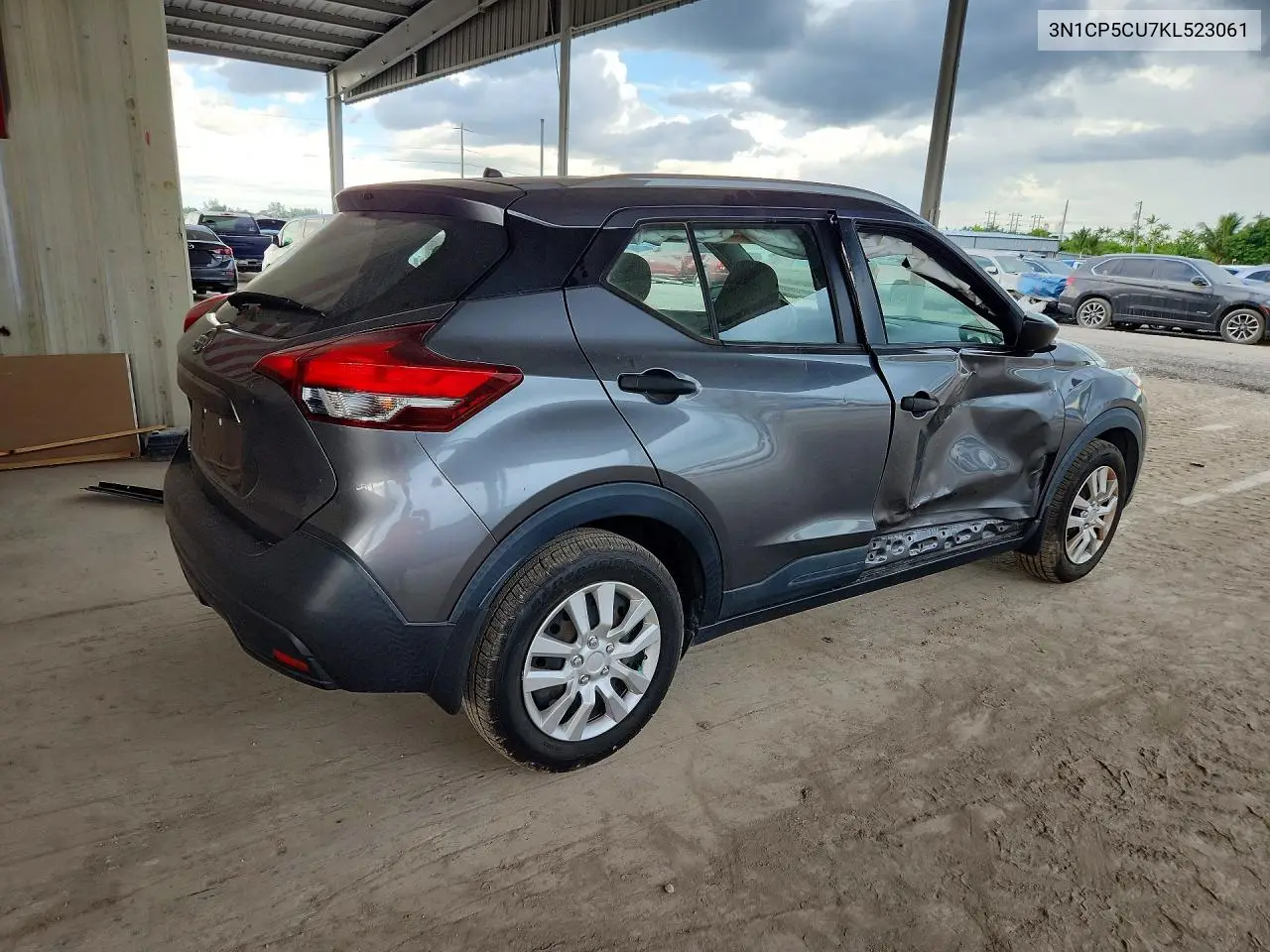 2019 NISSAN KICKS VIN 3N1CP5CU7KL523061 — фото 3
