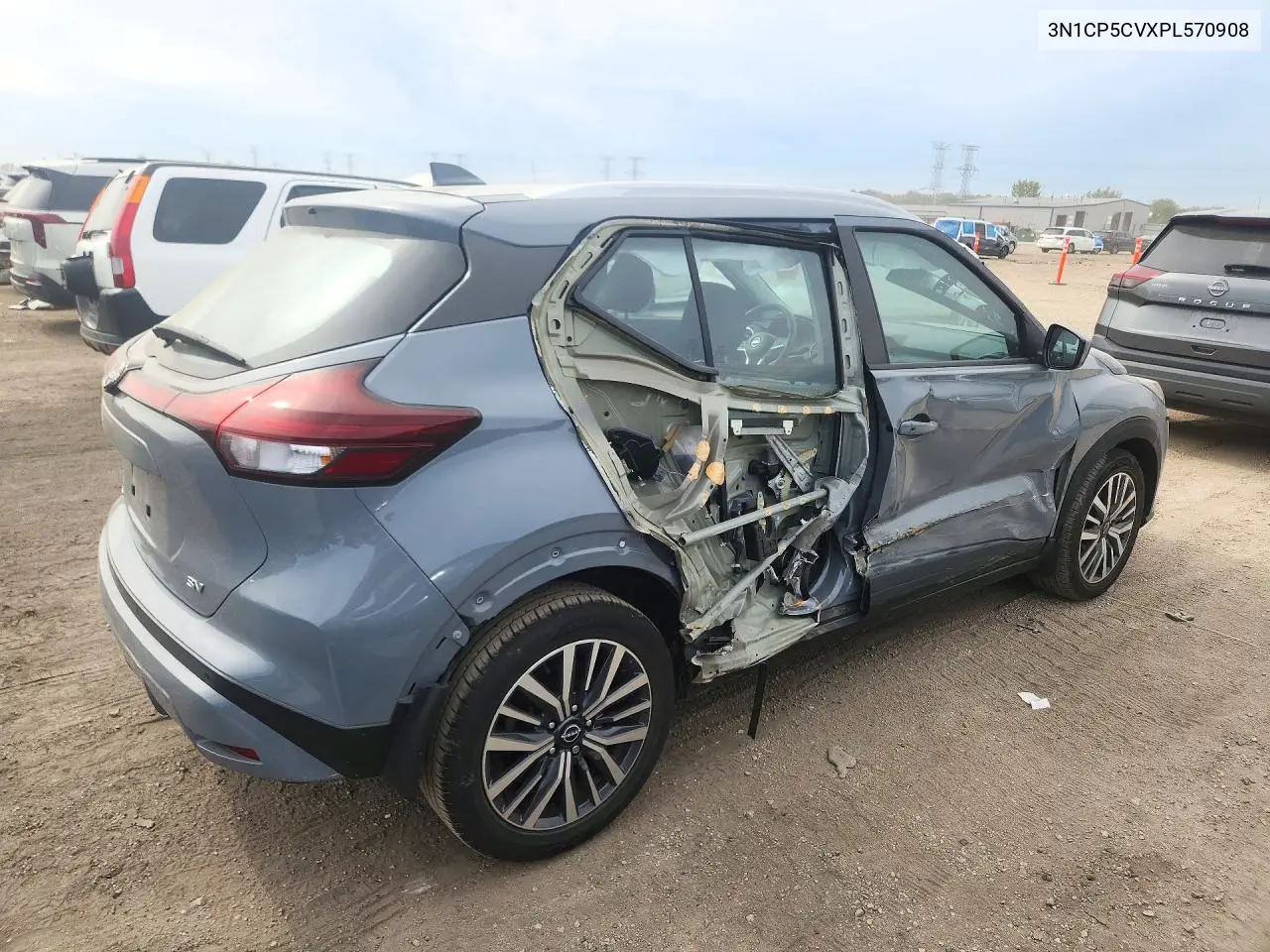 2023 NISSAN KICKS VIN 3N1CP5CVXPL570908 — фото 3