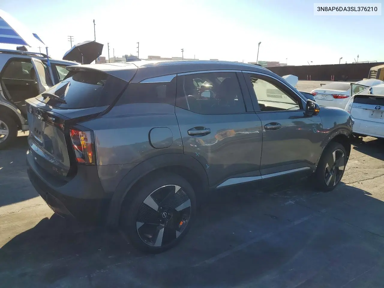 2025 NISSAN KICKS VIN 3N8AP6DA3SL376210 — фото 3