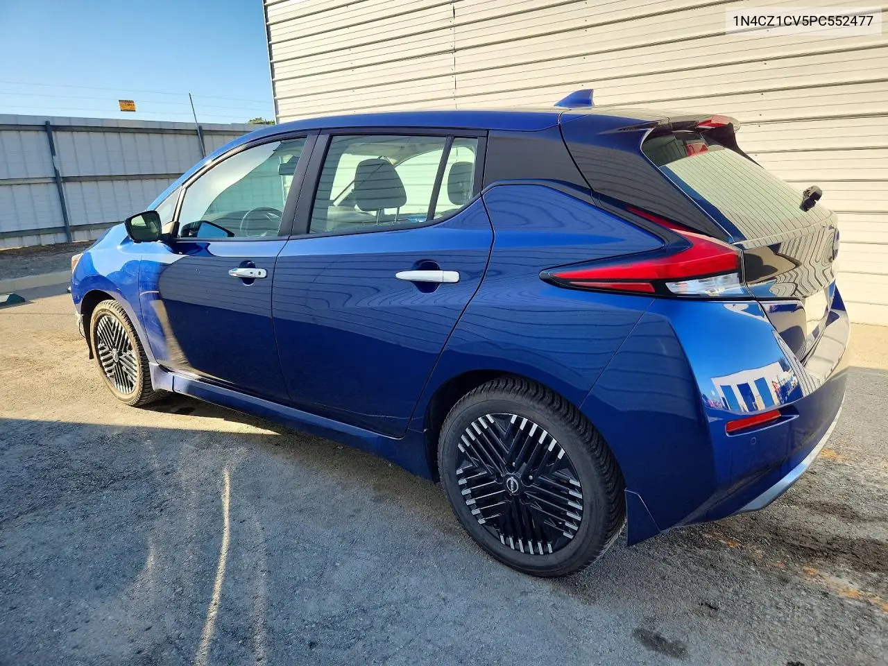 2023 NISSAN LEAF VIN 1N4CZ1CV5PC552477 — фото 2