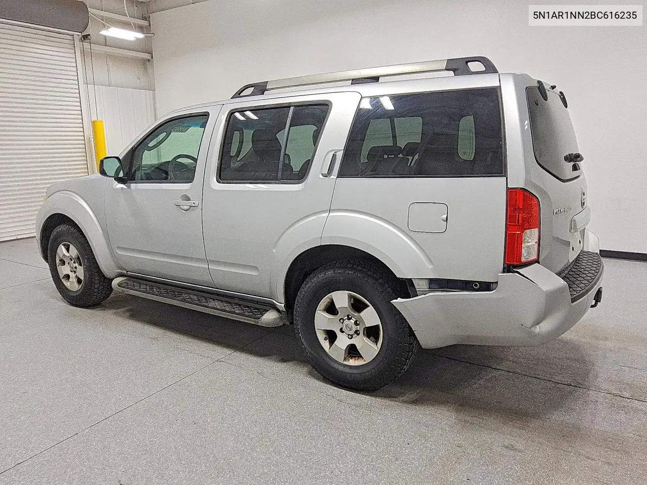 2011 NISSAN PATHFINDER VIN 5N1AR1NN2BC616235 — фото 2