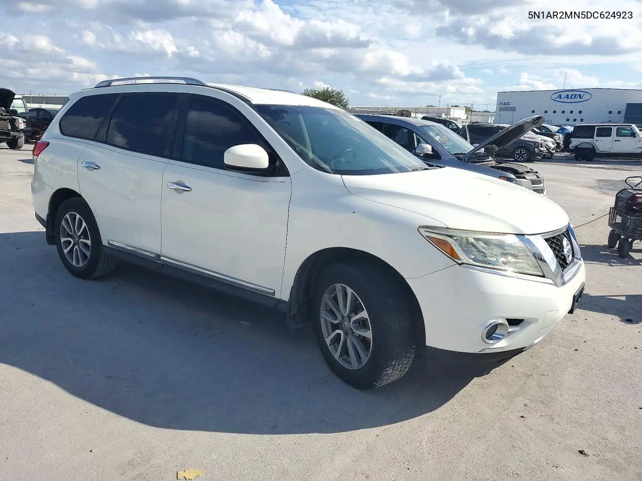 2013 NISSAN PATHFINDER VIN 5N1AR2MN5DC624923 — фото 4