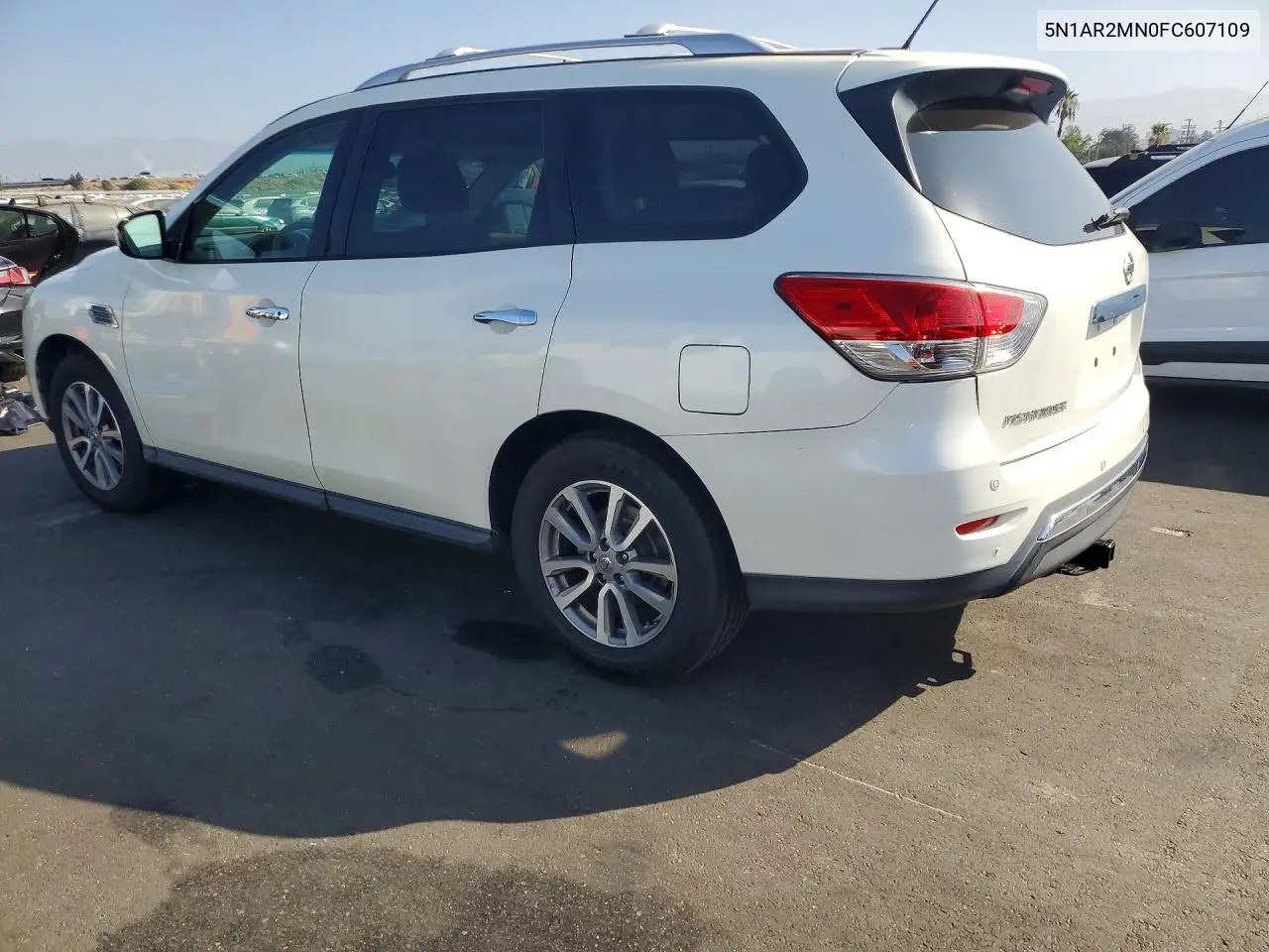 2015 NISSAN PATHFINDER VIN 5N1AR2MN0FC607109 — фото 2